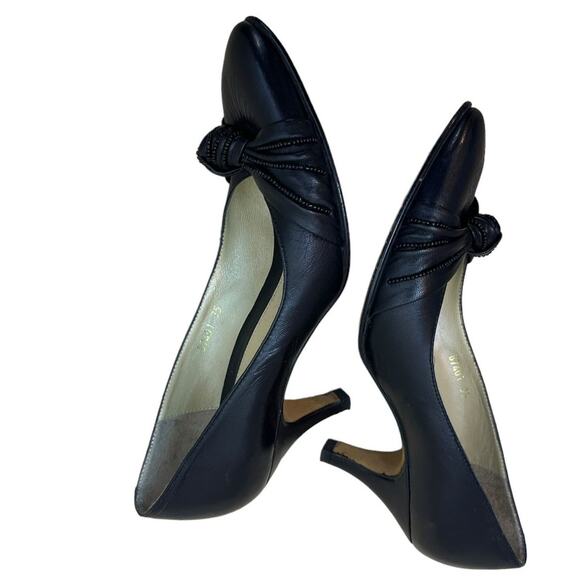 Guy Laroche Vintage Black Rose Adorned Leather Pumps Shorter Heel sz 35 - Picture 3 of 14